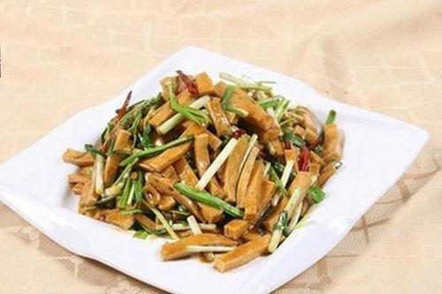 茄瓜和蒜苔能一起吃吗,茄瓜与蒜苔的搭配食用探讨
