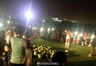 吃瓜群众的现场,吃瓜群众热议，揭秘娱乐圈最新热点事件