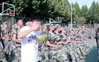 军训新生跳舞吃瓜,跳舞吃瓜，欢乐军训生活