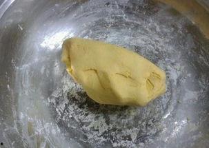 上班吃瓜吃饼的说说,瓜饼相伴，轻松度日