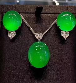 翡翠吃瓜少女,青春少女的甜蜜时光